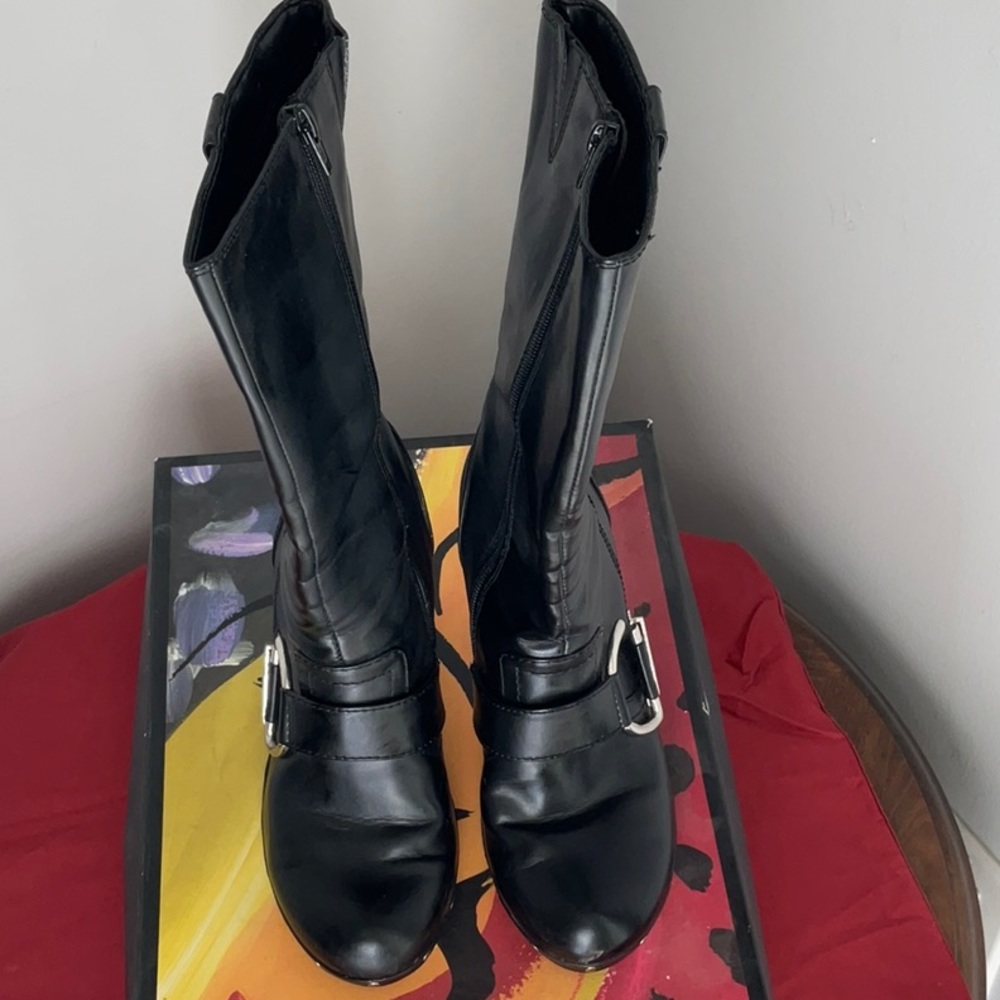 Fiona Black Size 7 Boot